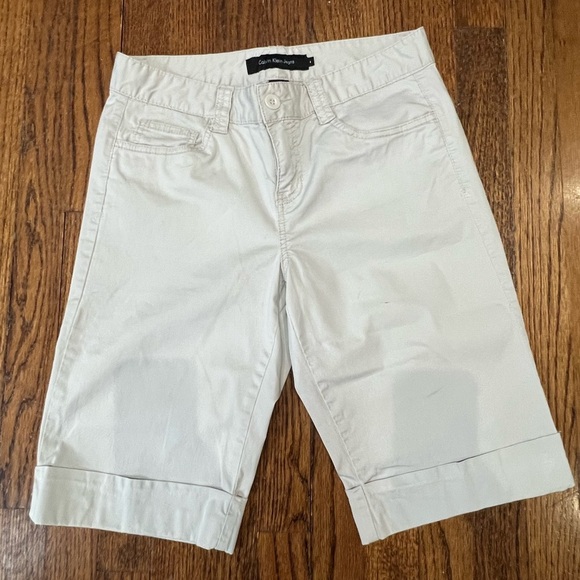 Calvin Klein Jeans Khaki Cuffed Bermuda Shorts size 4 excellent condition - Picture 1 of 9